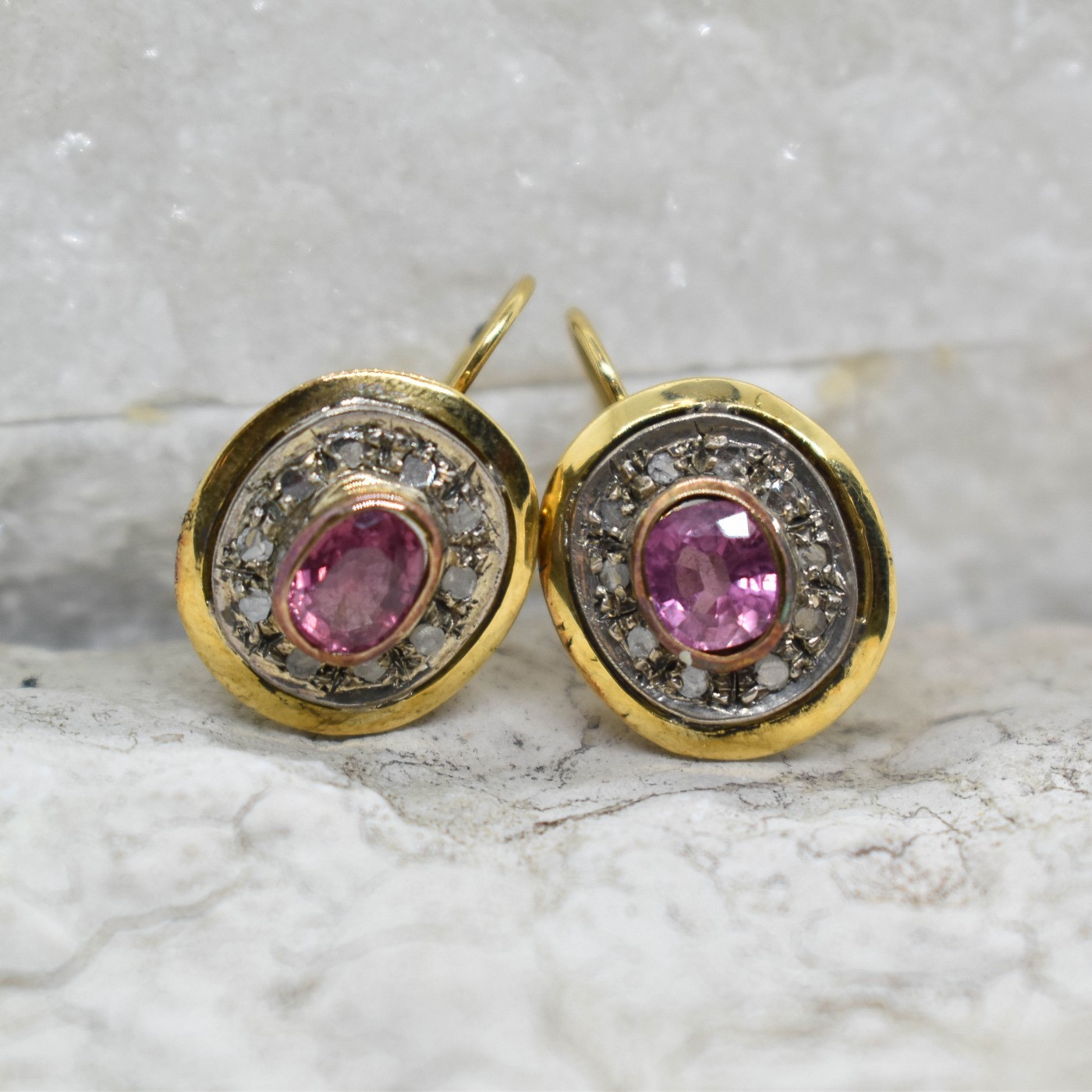 Orecchini in stile antico con rubini e rose di diamante
