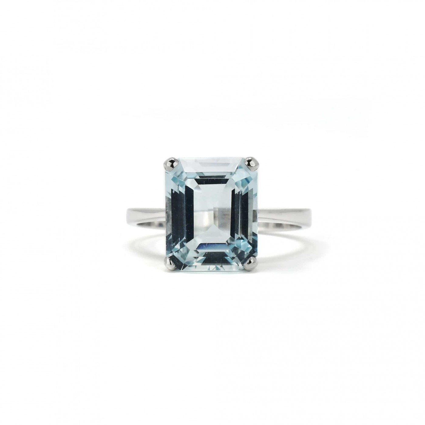 Anello acquamarina a taglio smeraldo da 1,80 ct