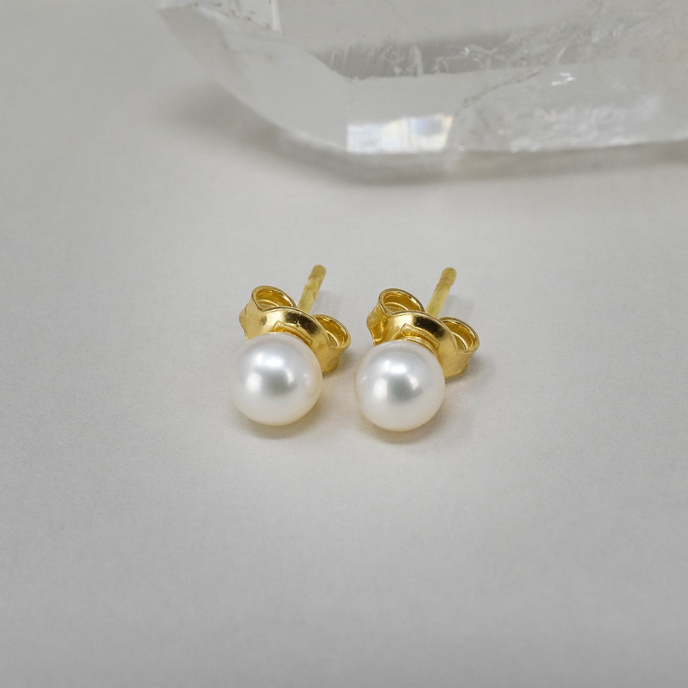 Orecchini di perle con montatura in oro giallo