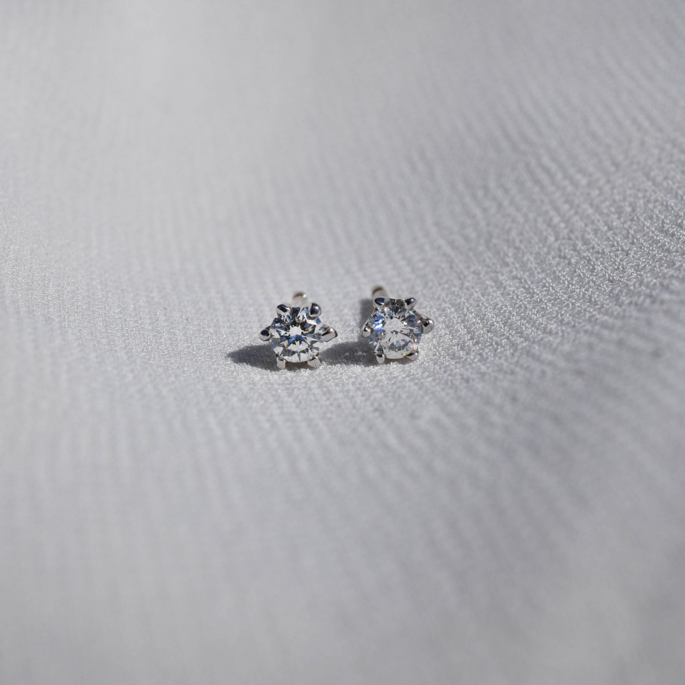 Les Folies Orecchini Punti Luce Celeste – Argento 925, Cristalli Da 3-8mm, Rainbow Collection