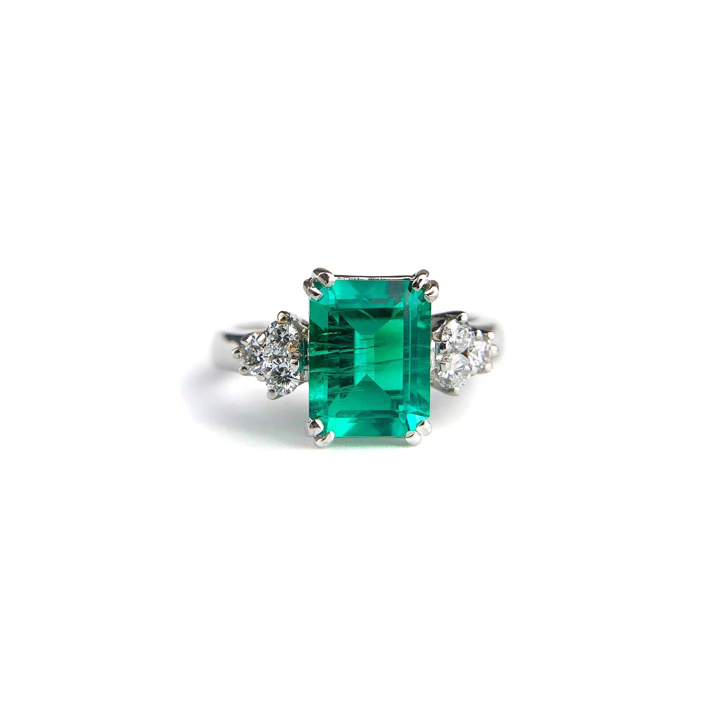 Anello smeraldite rettangolare e brillanti