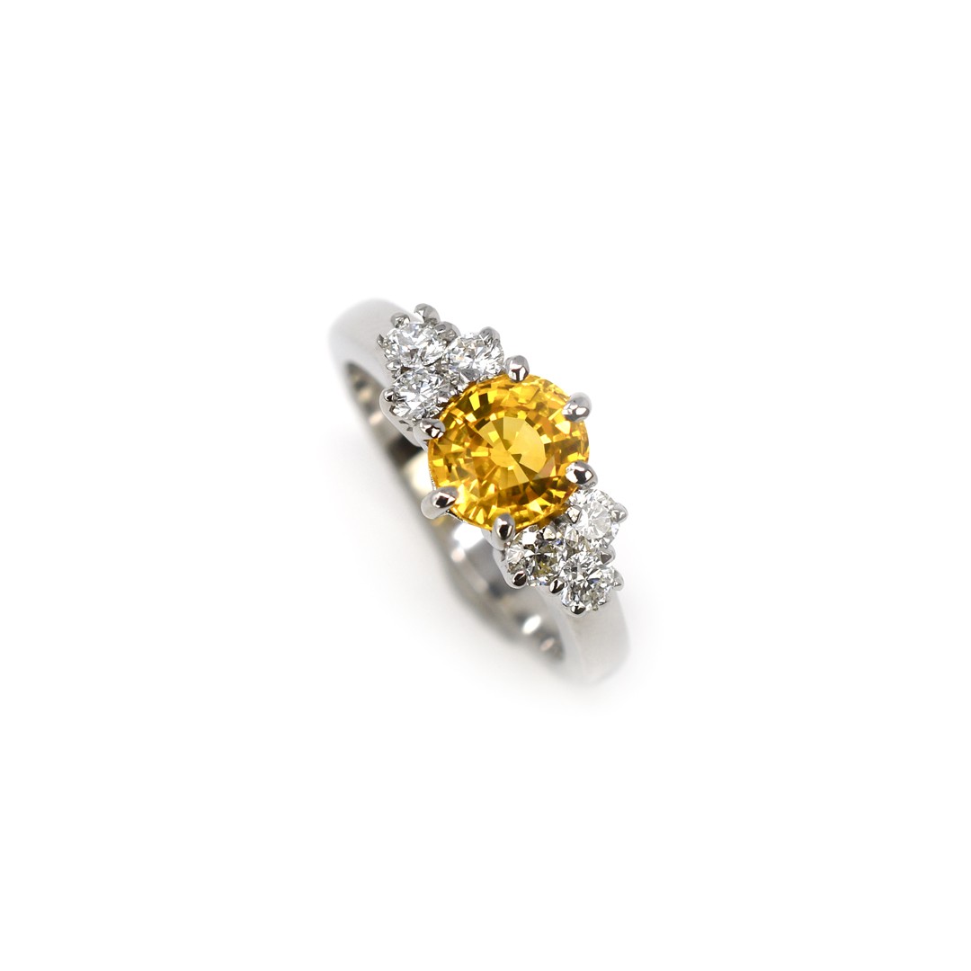 Anello zaffiro giallo e brillanti