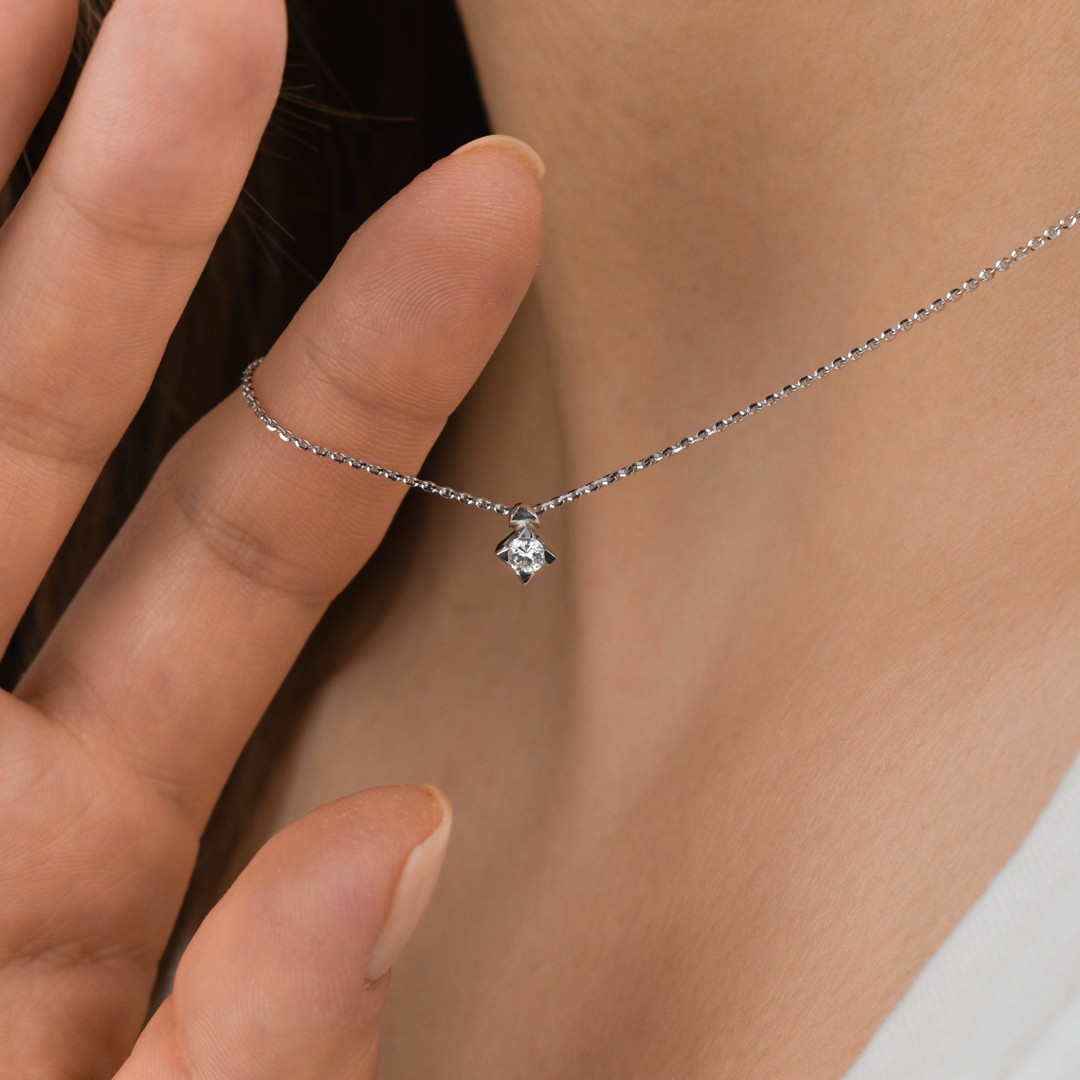 Collana punto luce con brillante da 0,12 ct