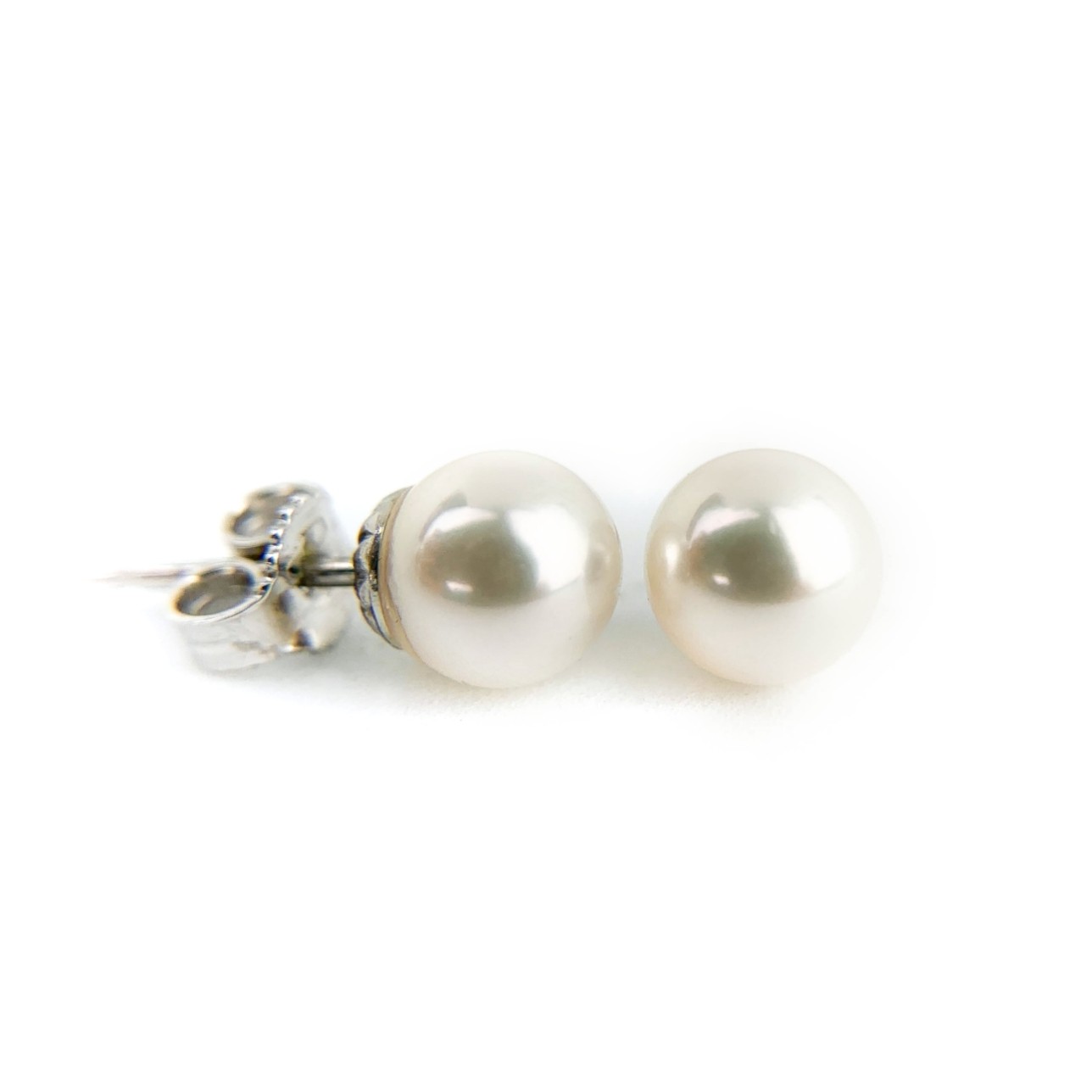 Orecchini di perle con montatura in oro bianco