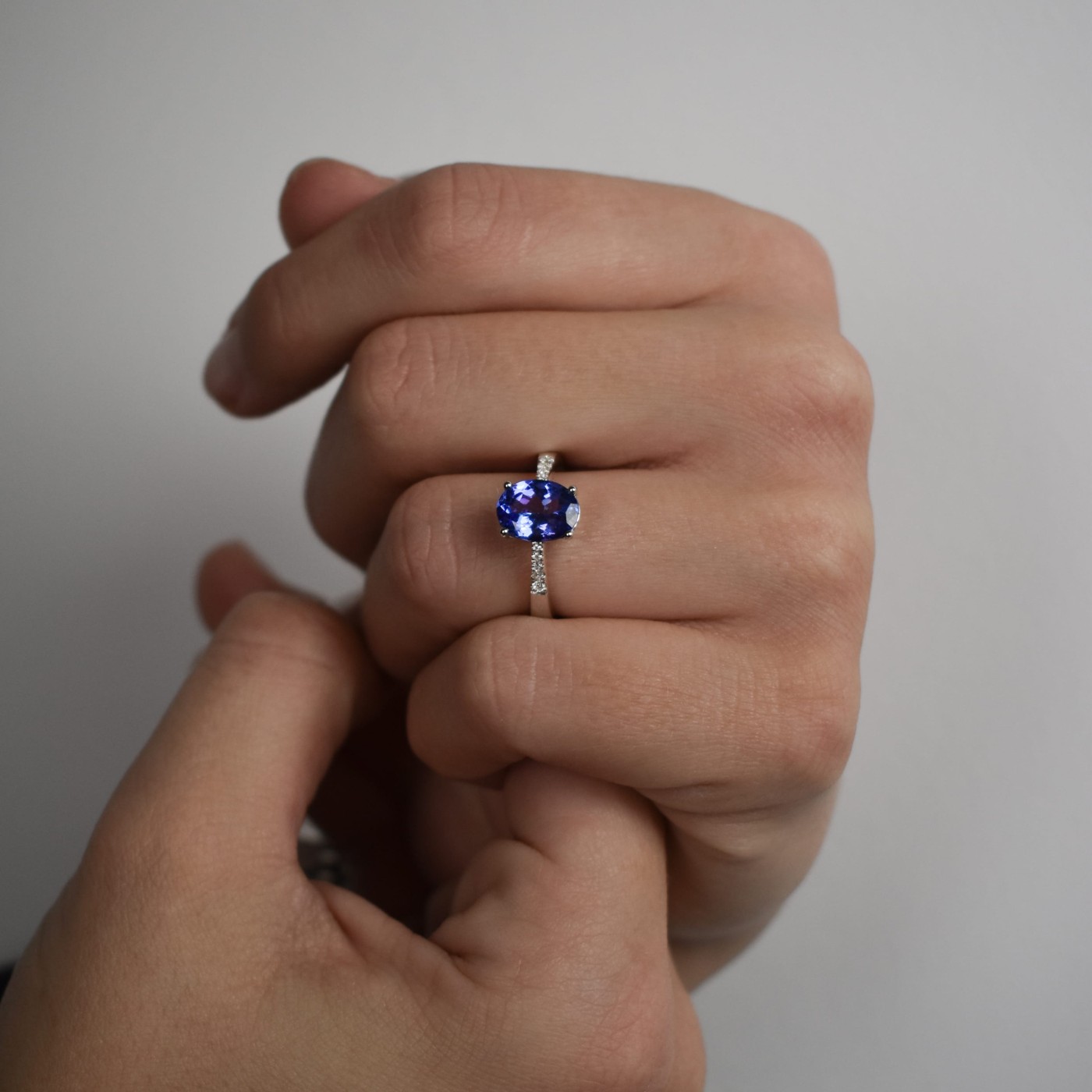 Anello tanzanite da 1,60 ct e brillanti 0,08 ct