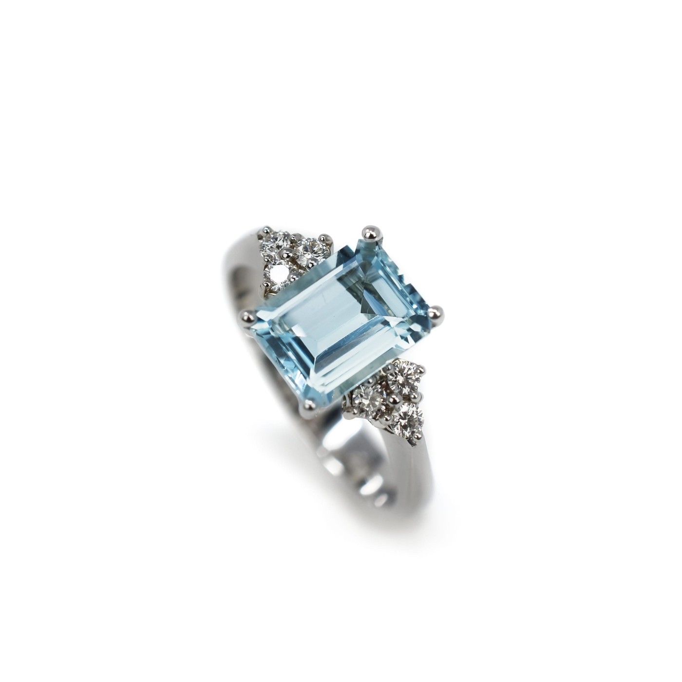 Anello Acquamarina 1,82 ct e brillanti