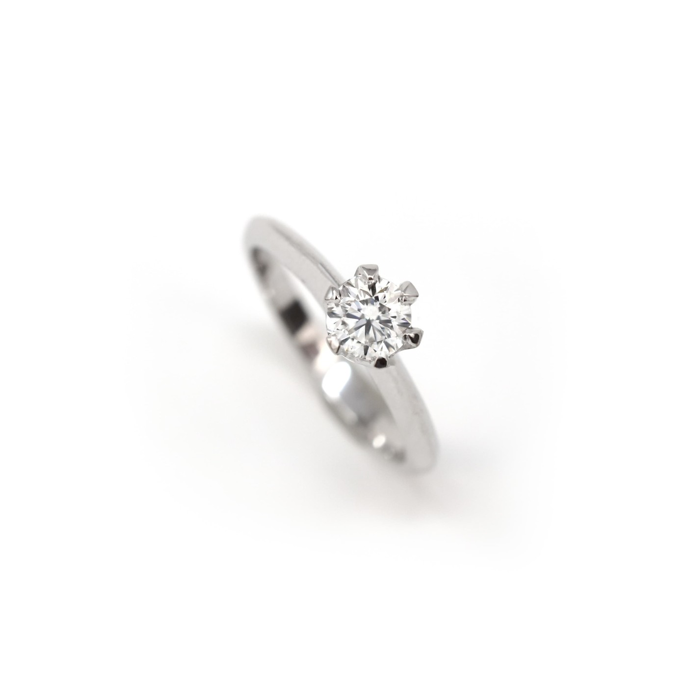 Anello con diamante da laboratorio 0,56 ct.
