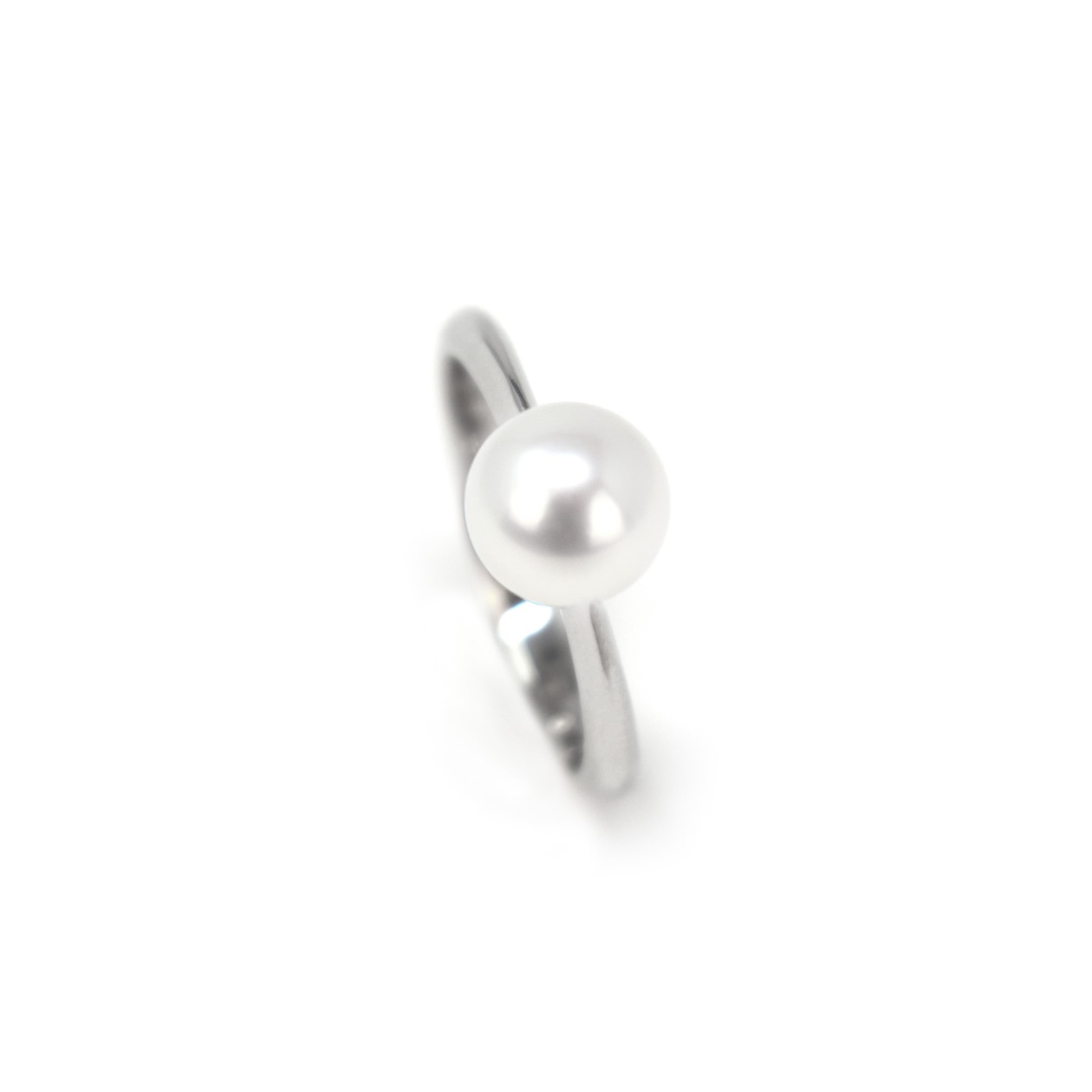 Anello con perla di acqua dolce a cipollina