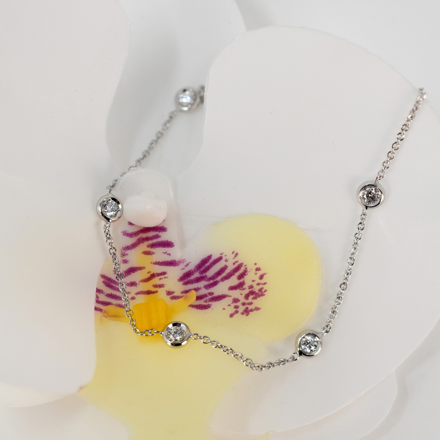 Braccialetto in oro bianco con 5 brillanti da 0,34 ct.