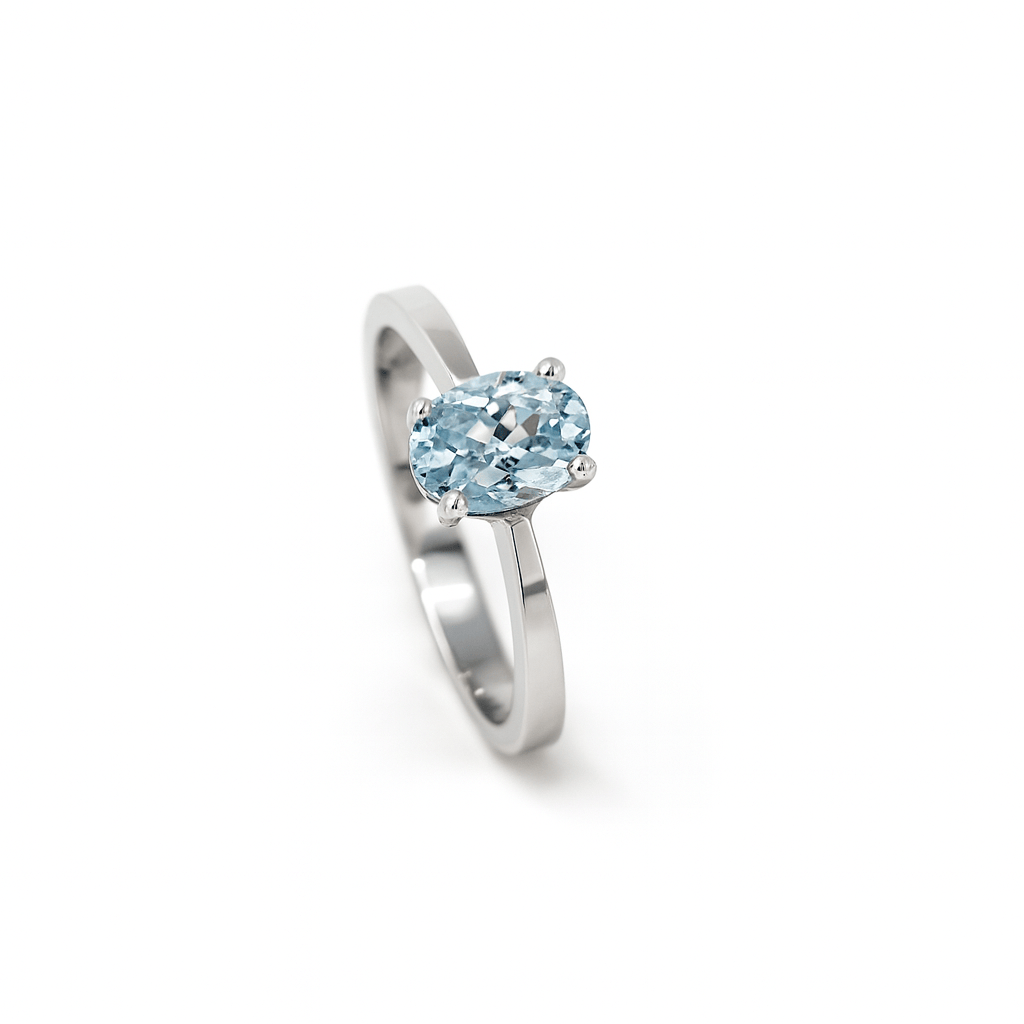 Anello con Acquamarina a taglio ovale