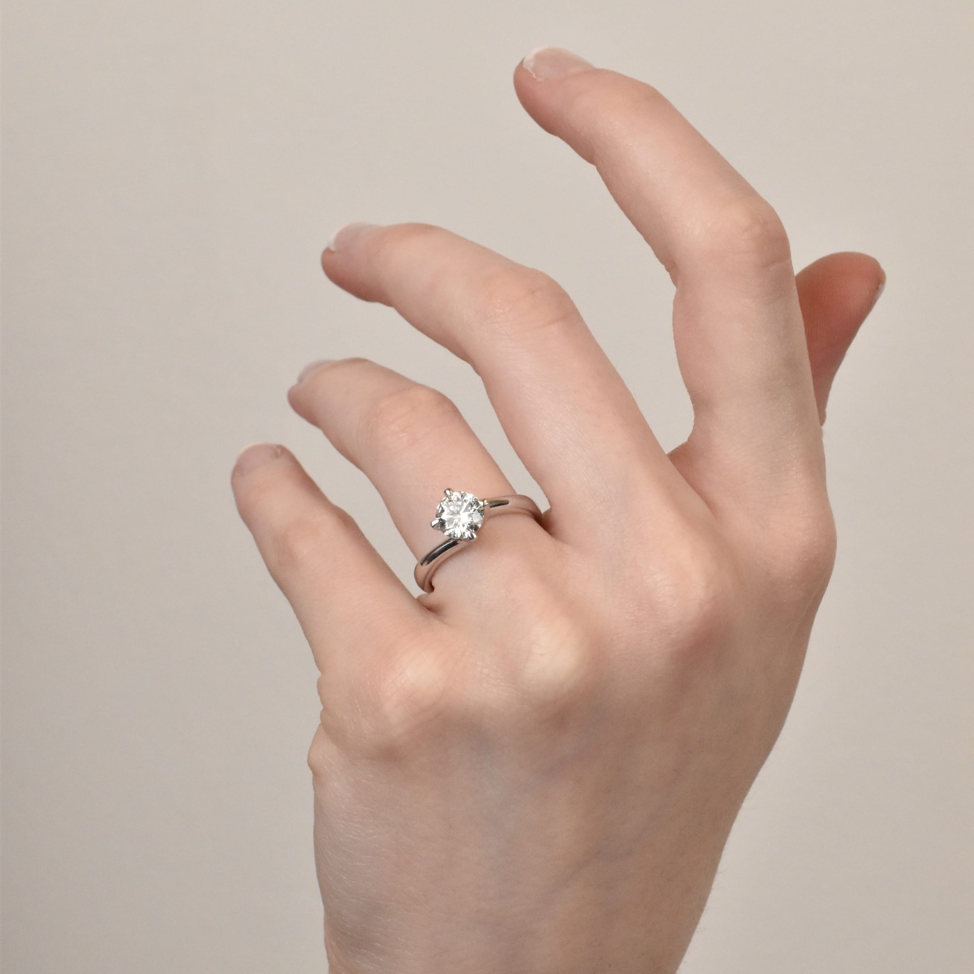 Anello con diamante da laboratorio 1 ct.