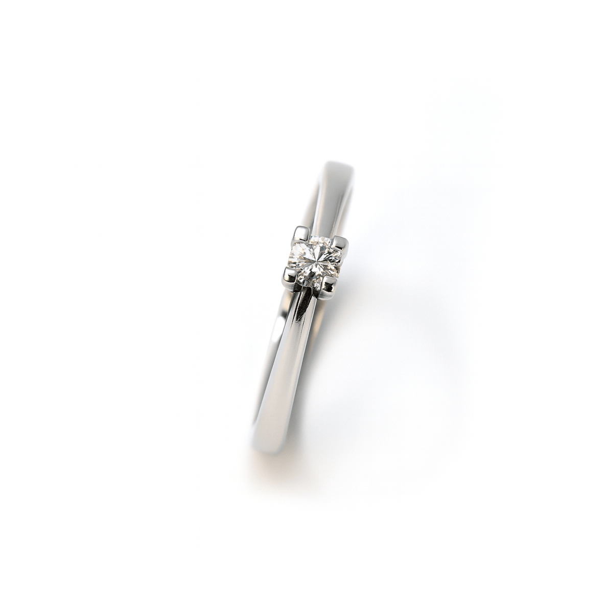 Anello solitario con brillante 0,15 ct.