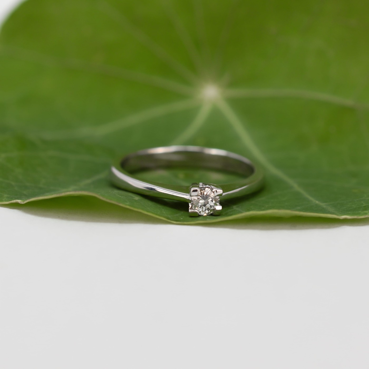 Anello solitario con brillante 0,15 ct.