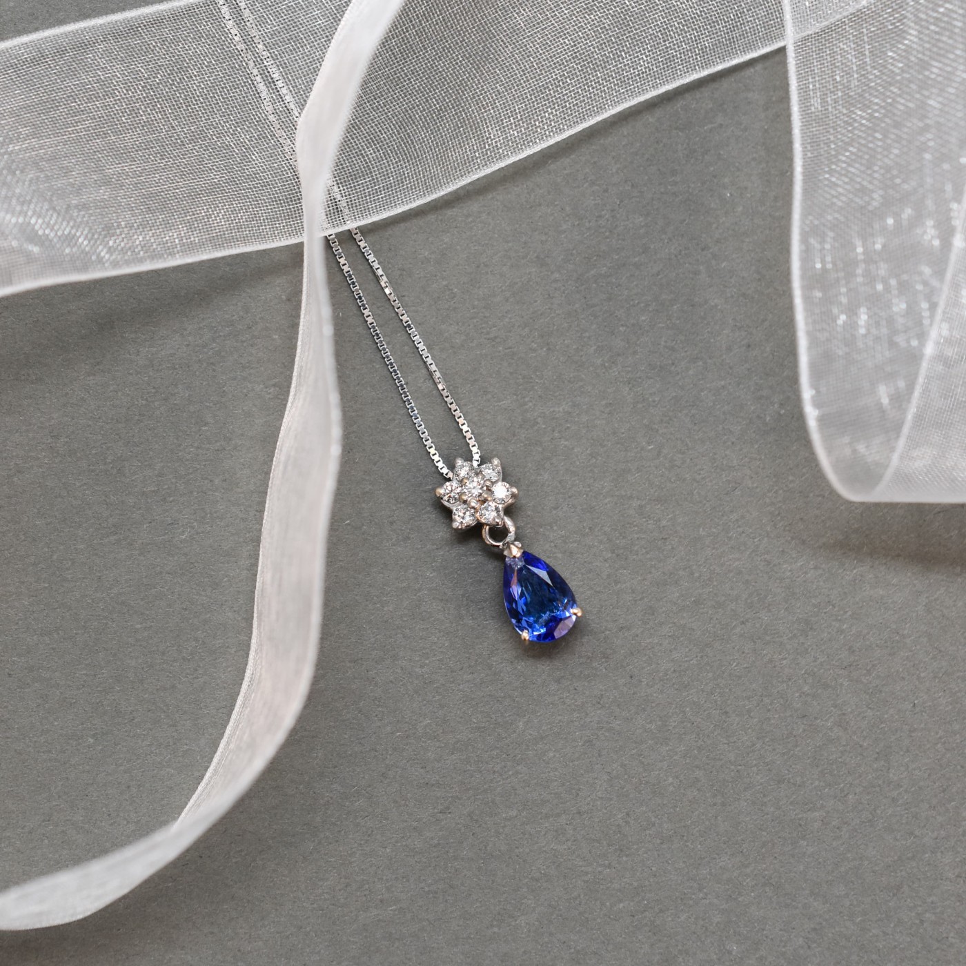 Girocollo con tanzanite e brillanti 0,21 ct.