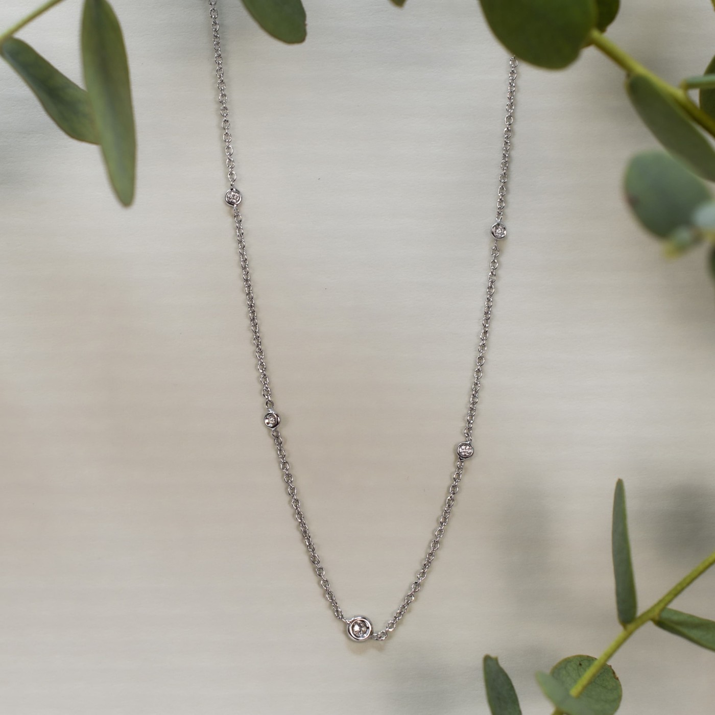 Girocollo in oro bianco con diamanti 0,19 ct. in due dimensioni