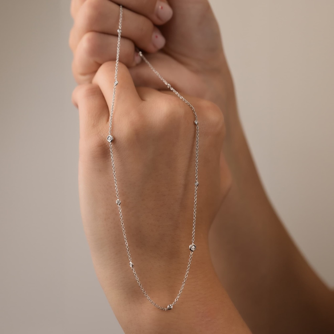Girocollo in oro bianco con diamanti 0,19 ct. in due dimensioni