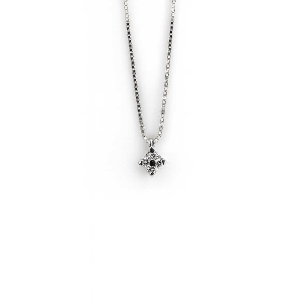 Girocollo in oro bianco con punto luce 0,11 ct.