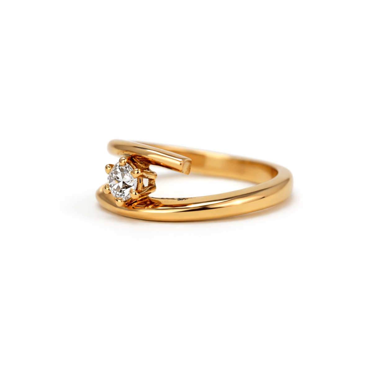 Anello in oro rosso con diamante taglio brillante