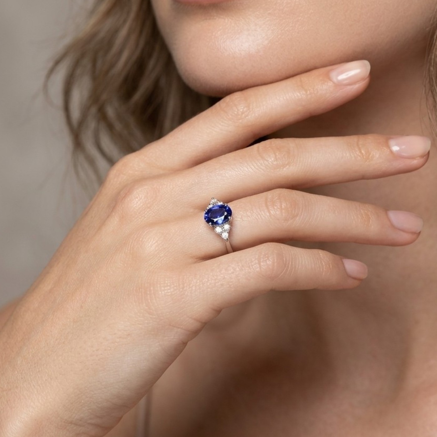 Anello tanzanite 0,71ct e brillanti da 0,12ct