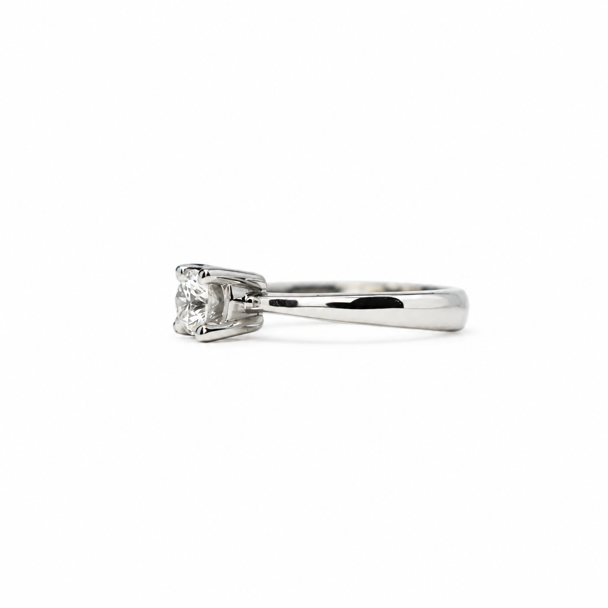 Anello solitario di fidanzamento