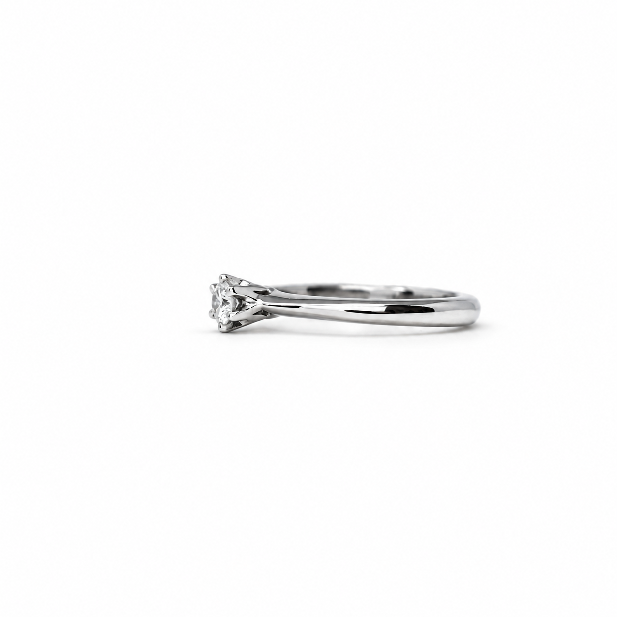 Anello solitario in oro bianco 6 griffe