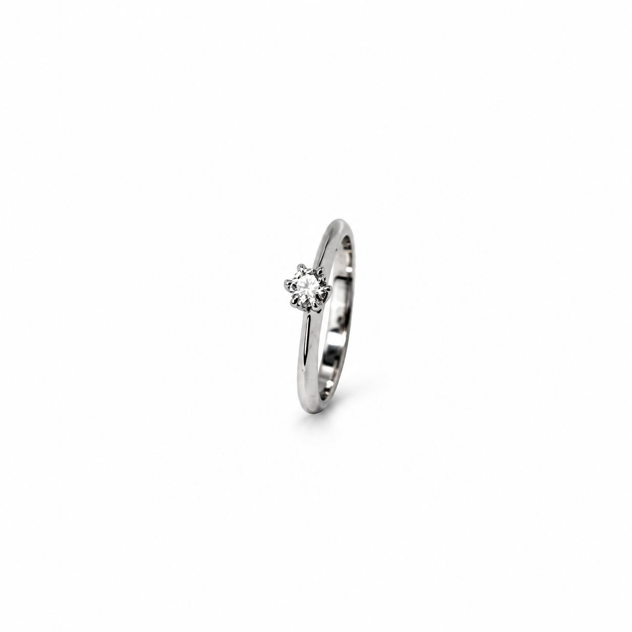 Anello solitario in oro bianco 6 griffe